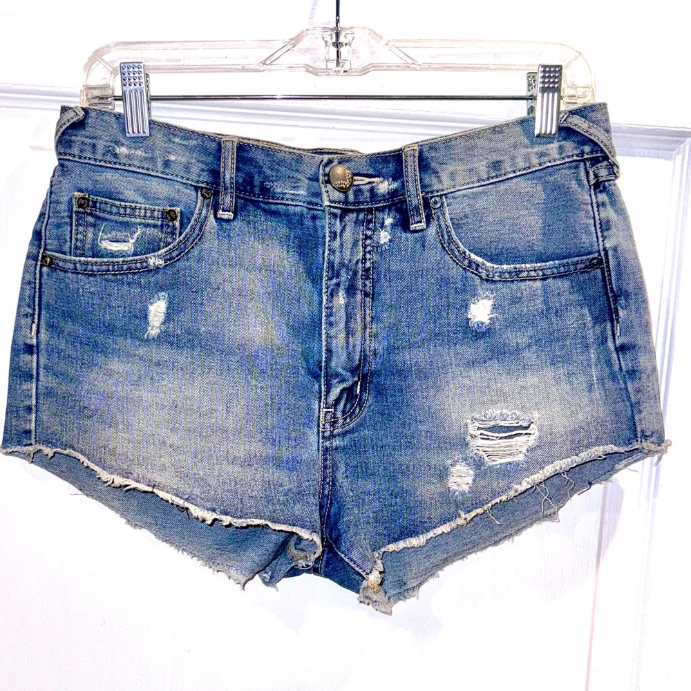 FREE PEOPLE Distress cut off denim shorts women’s size 28